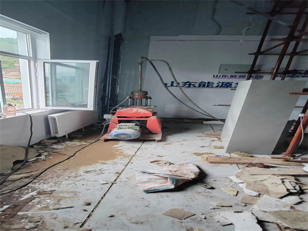 排湖风景区地基基础下沉墙体裂缝加固注浆顶升施工